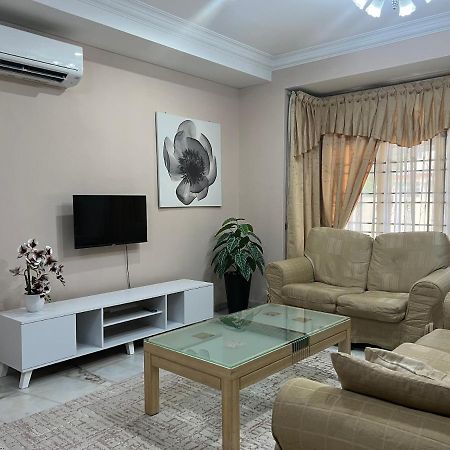 D'Lestari Homestay Seri Kembangan Exterior foto