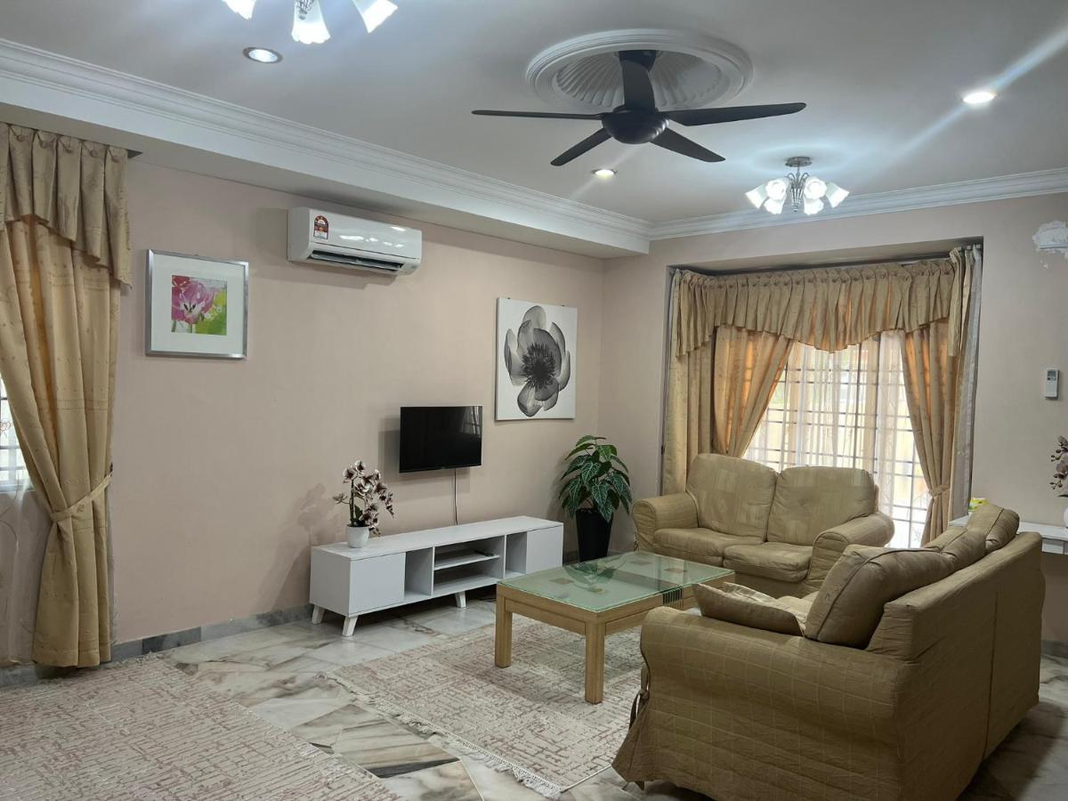 D'Lestari Homestay Seri Kembangan Exterior foto