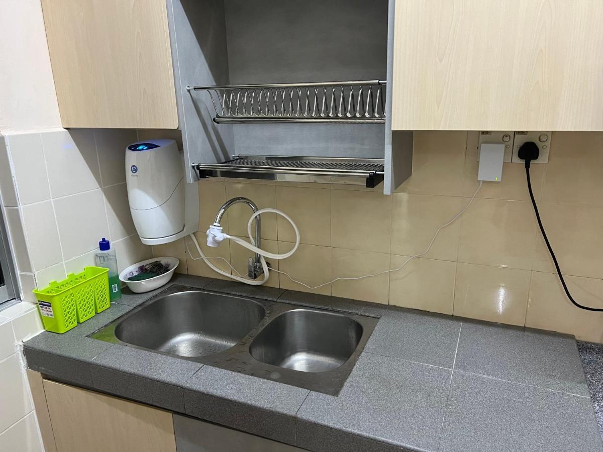 D'Lestari Homestay Seri Kembangan Exterior foto