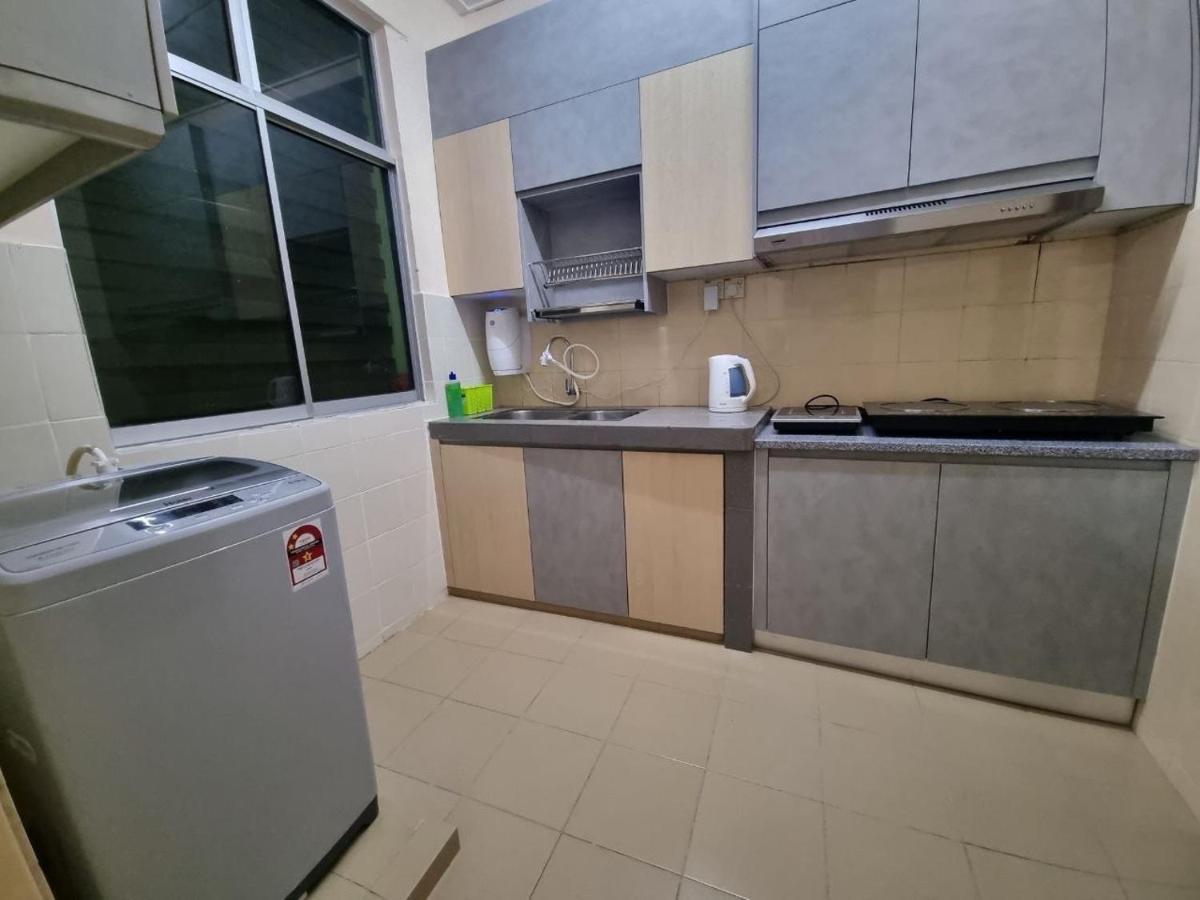 D'Lestari Homestay Seri Kembangan Exterior foto
