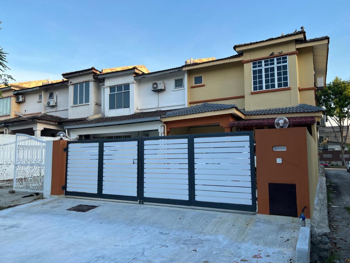 D'Lestari Homestay Seri Kembangan Exterior foto