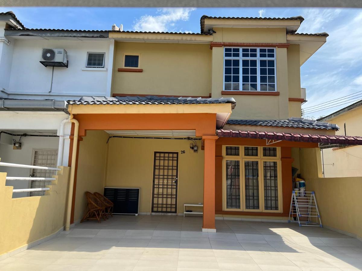 D'Lestari Homestay Seri Kembangan Exterior foto