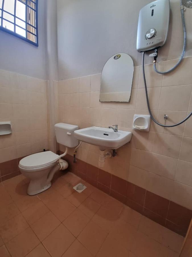 D'Lestari Homestay Seri Kembangan Exterior foto