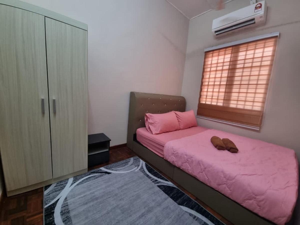 D'Lestari Homestay Seri Kembangan Exterior foto